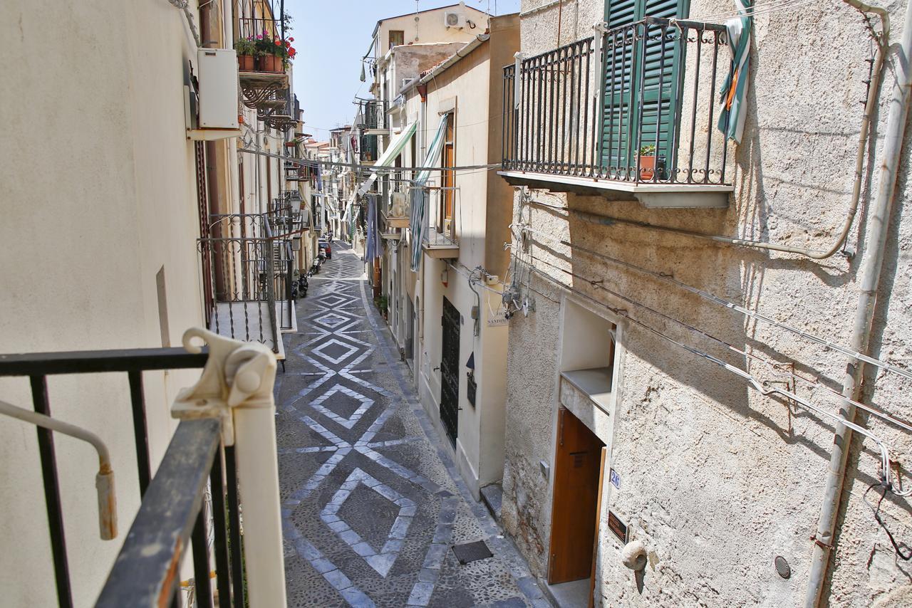 לינה וארוחת בוקר צ'פאלו Palazzo Melnis מראה חיצוני תמונה